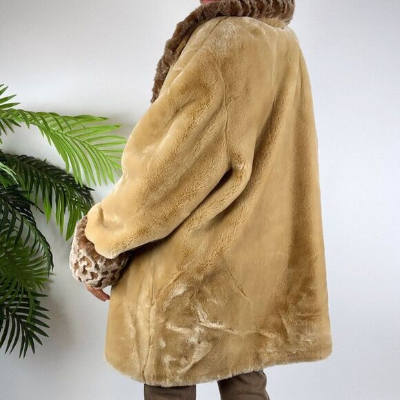 Vintage 90s Tan Indie Boho Hippie Oversized Faux Fur Winter Jacket / Size: L - Picture 2 of 7